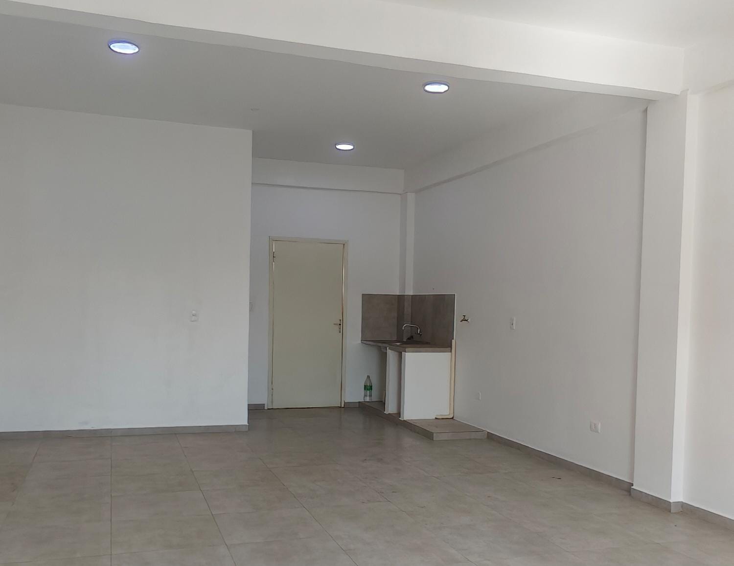 WhatsApp Image 2026-07-20 at 12.15.55 PM (2) Apartamento mobiliado no km 8, a 800 metros hospital escola ucp, em ciudad del este.