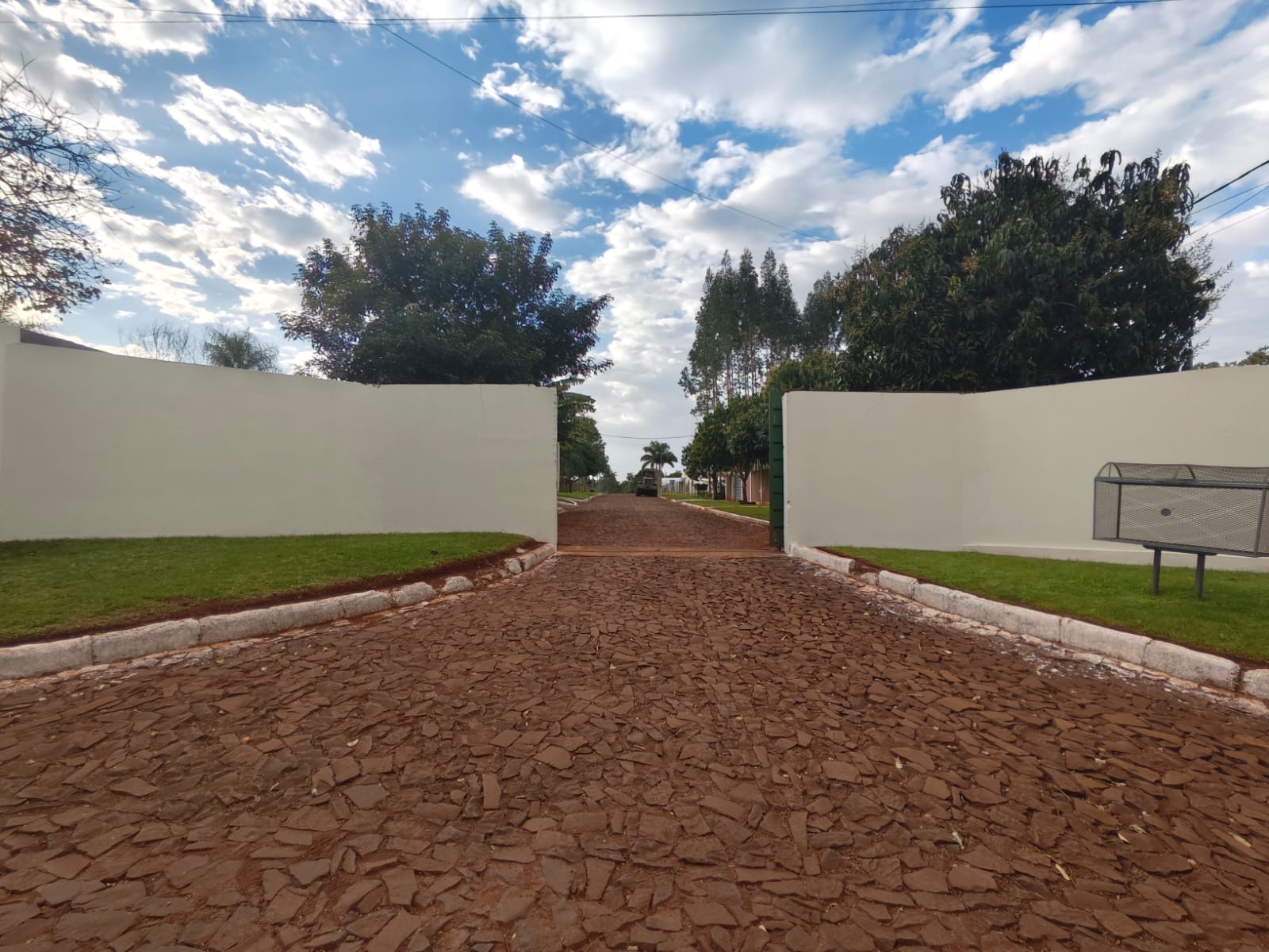 Casa 2 quartos com piscina km 10
