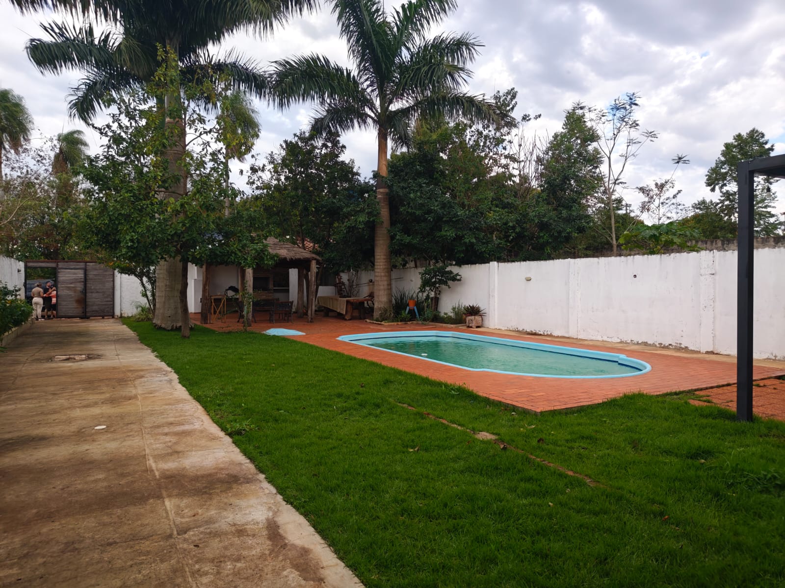 Casa 2 quartos com piscina km 10
