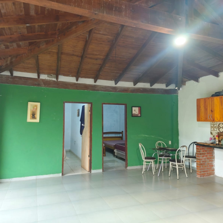 Casa 2 quartos com piscina km 10