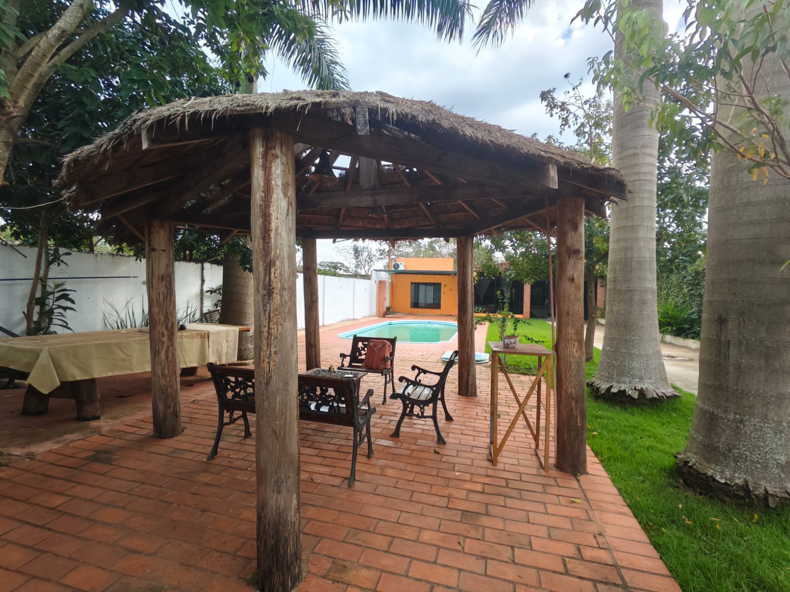Casa 2 quartos com piscina km 10