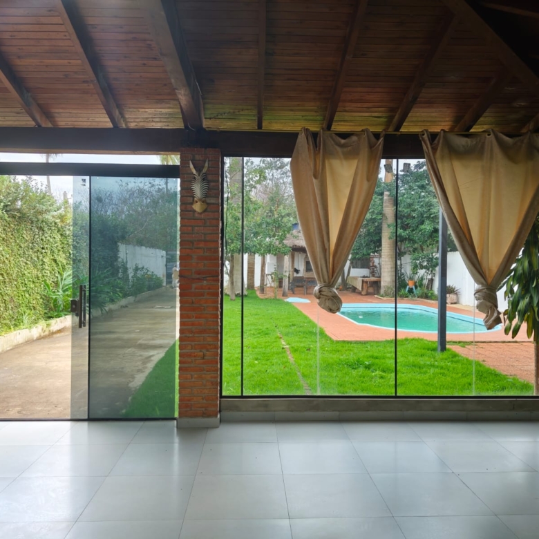 Casa 2 quartos com piscina km 10