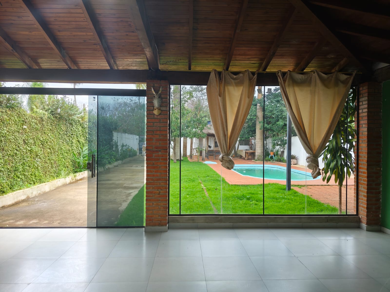 Casa 2 quartos com piscina km 10