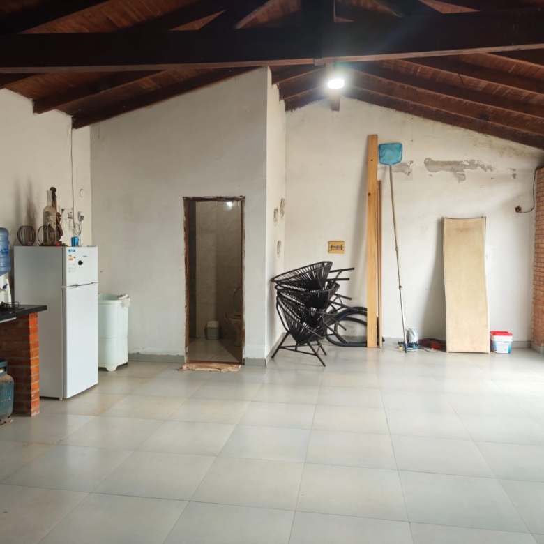 Casa 2 quartos com piscina km 10