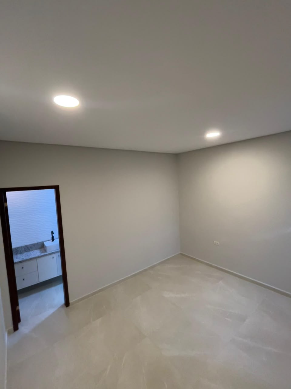 Casa 2 quartos com piscina em km 7 ciudad nueva