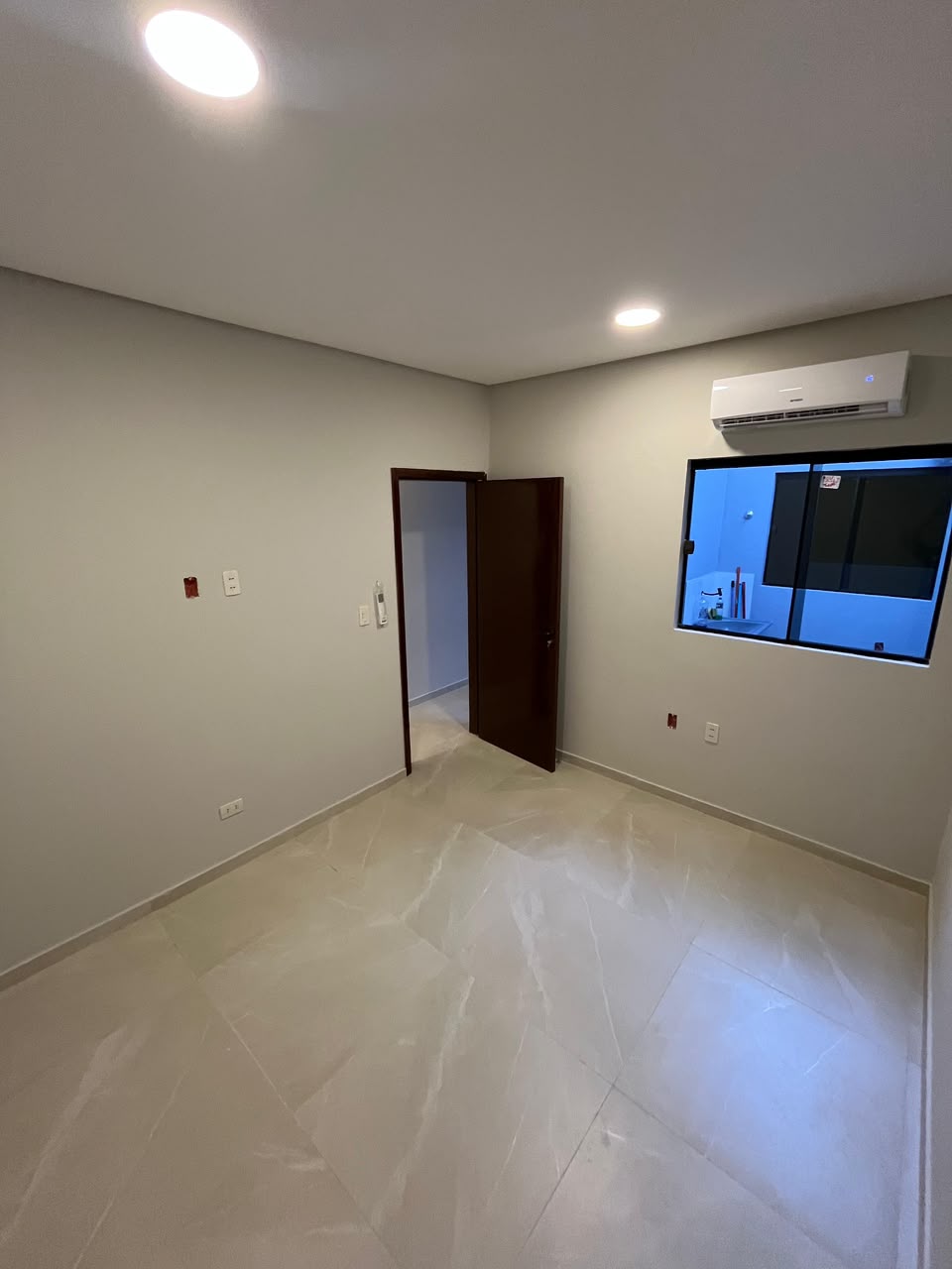 Casa 2 quartos com piscina em km 7 ciudad nueva