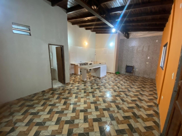Casa com 2 quartos e 1 banheiro km 8 akaray