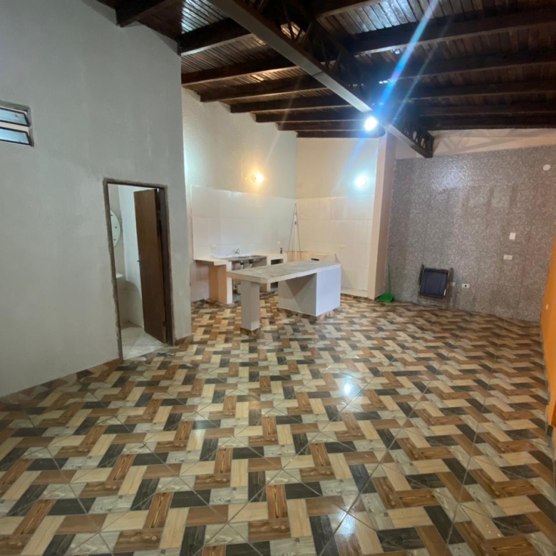 Casa com 2 quartos e 1 banheiro km 8 akaray