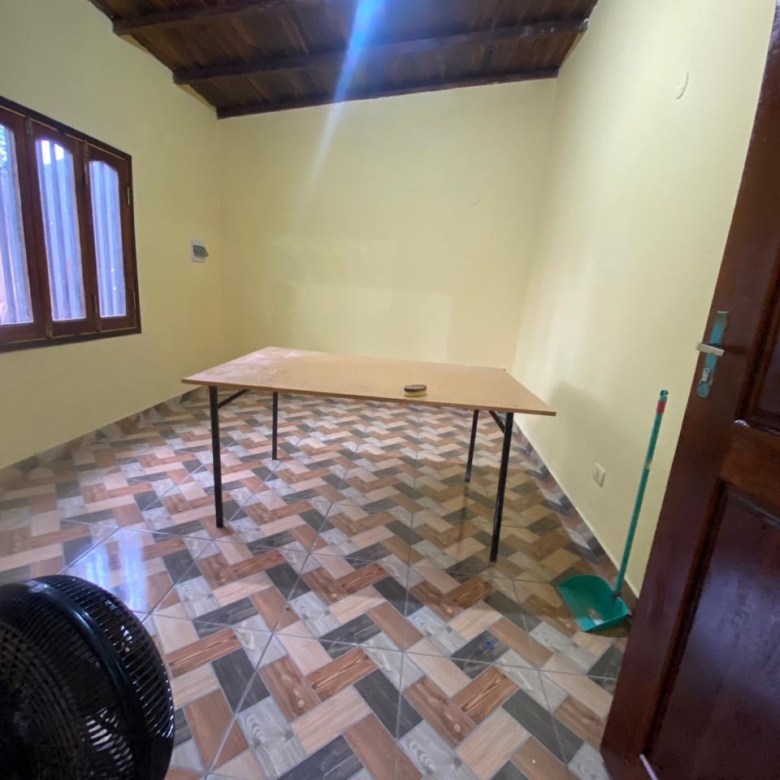 Casa com 2 quartos e 1 banheiro km 8 akaray