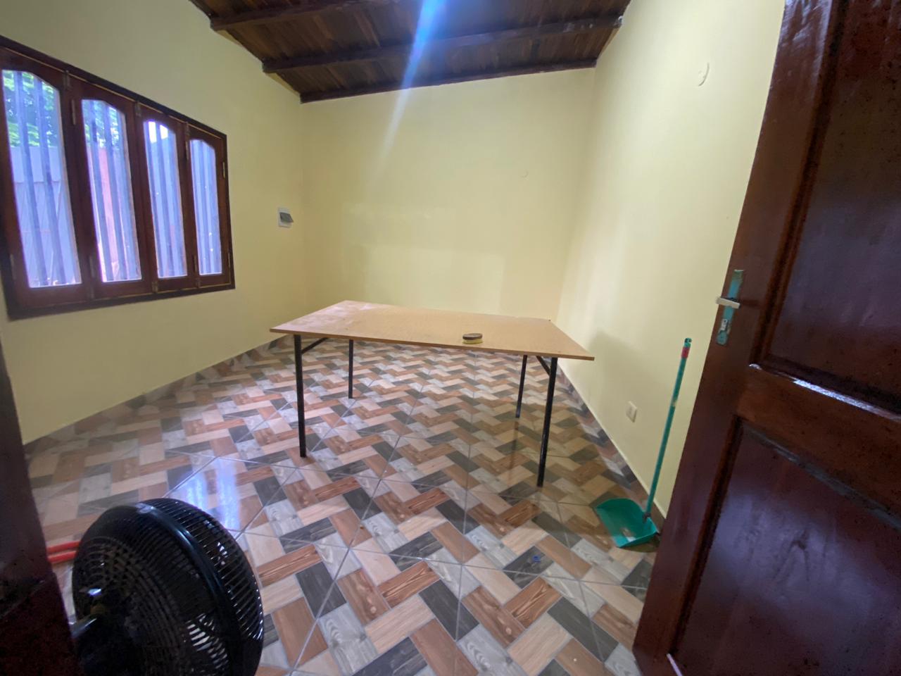 Casa com 2 quartos e 1 banheiro km 8 akaray