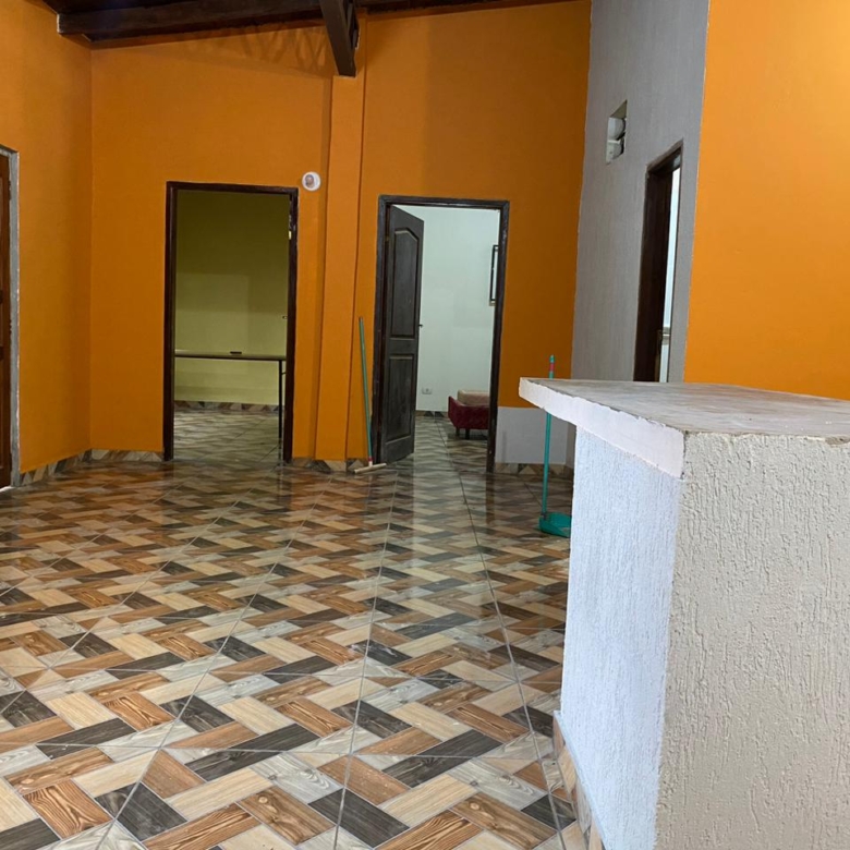 Casa com 2 quartos e 1 banheiro km 8 akaray