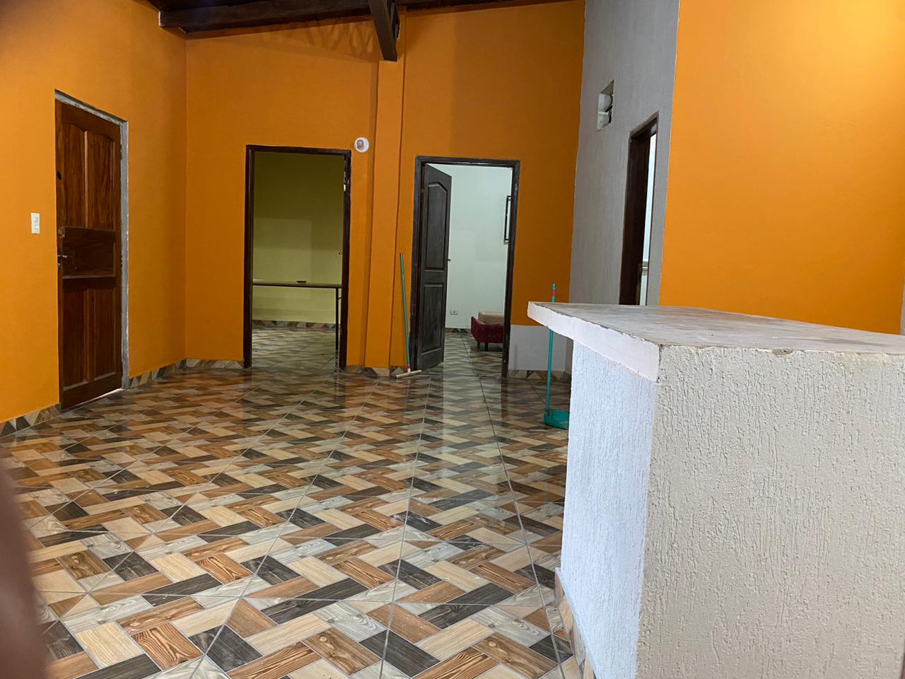 Casa com 2 quartos e 1 banheiro km 8 akaray