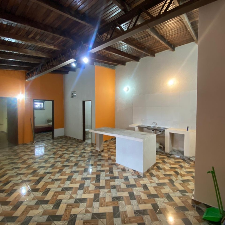 Casa com 2 quartos e 1 banheiro km 8 akaray