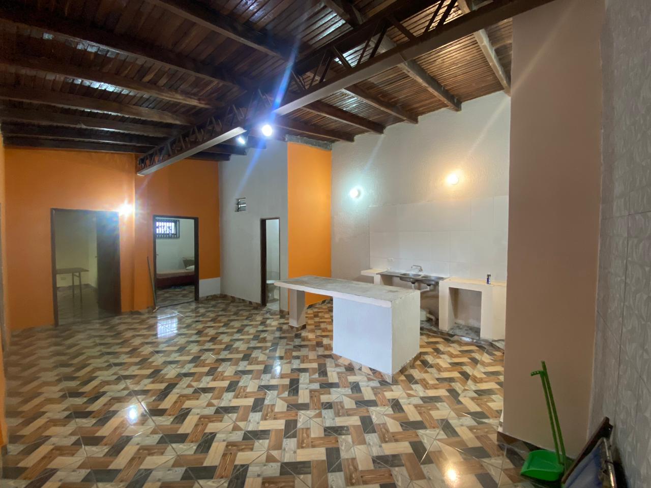 Casa com 2 quartos e 1 banheiro km 8 akaray