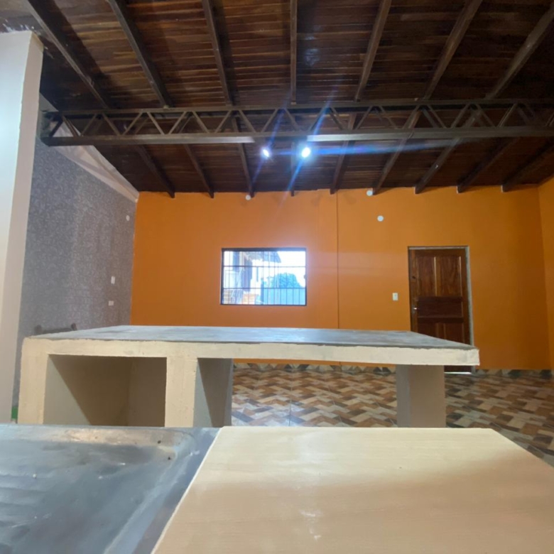 Casa com 2 quartos e 1 banheiro km 8 akaray