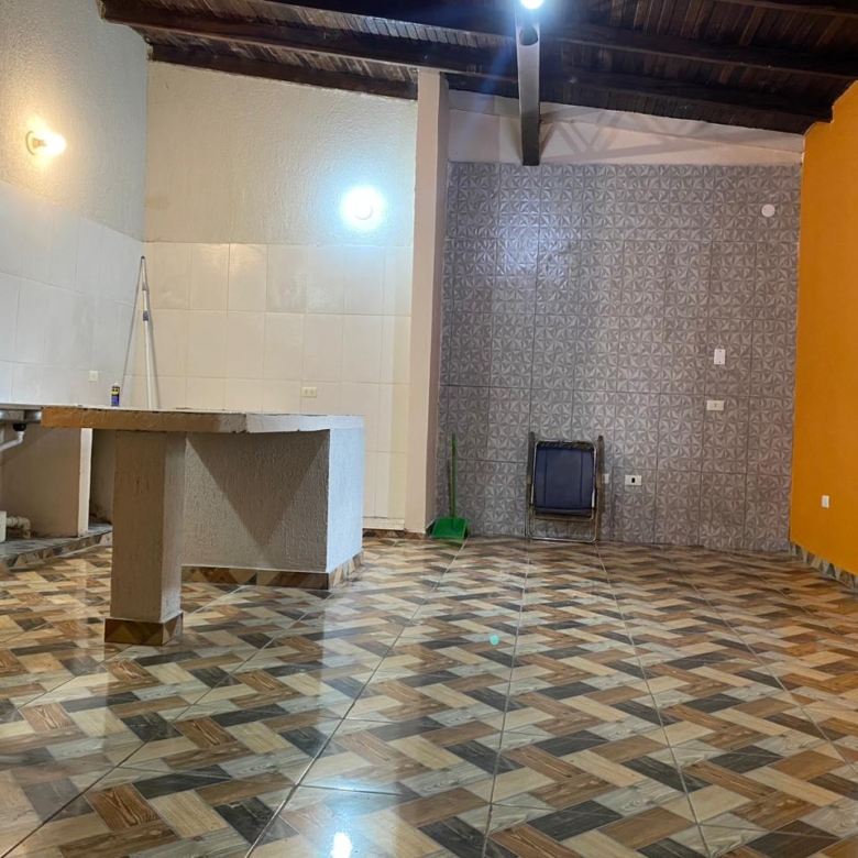 Casa com 2 quartos e 1 banheiro km 8 akaray
