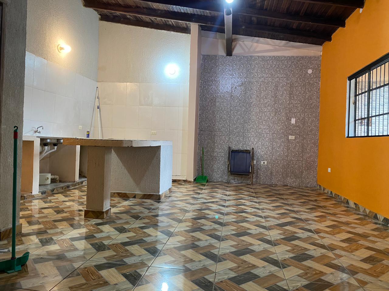 Casa com 2 quartos e 1 banheiro km 8 akaray