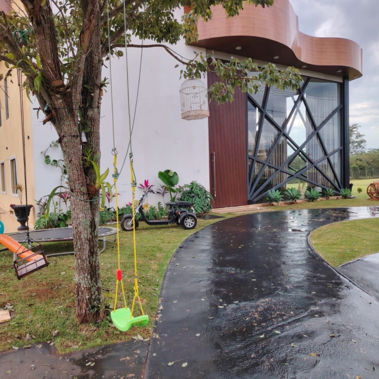 Casa alto padrão 4 quanrtos 3 banheiros condominio