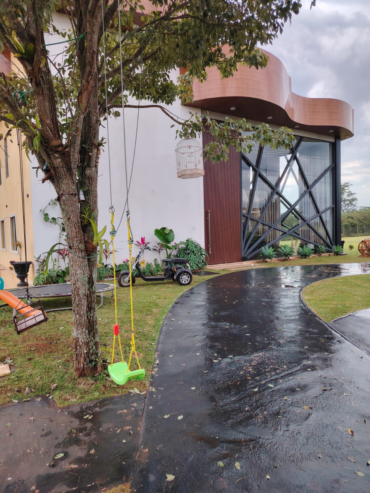 Casa alto padrão 4 quanrtos 3 banheiros condominio
