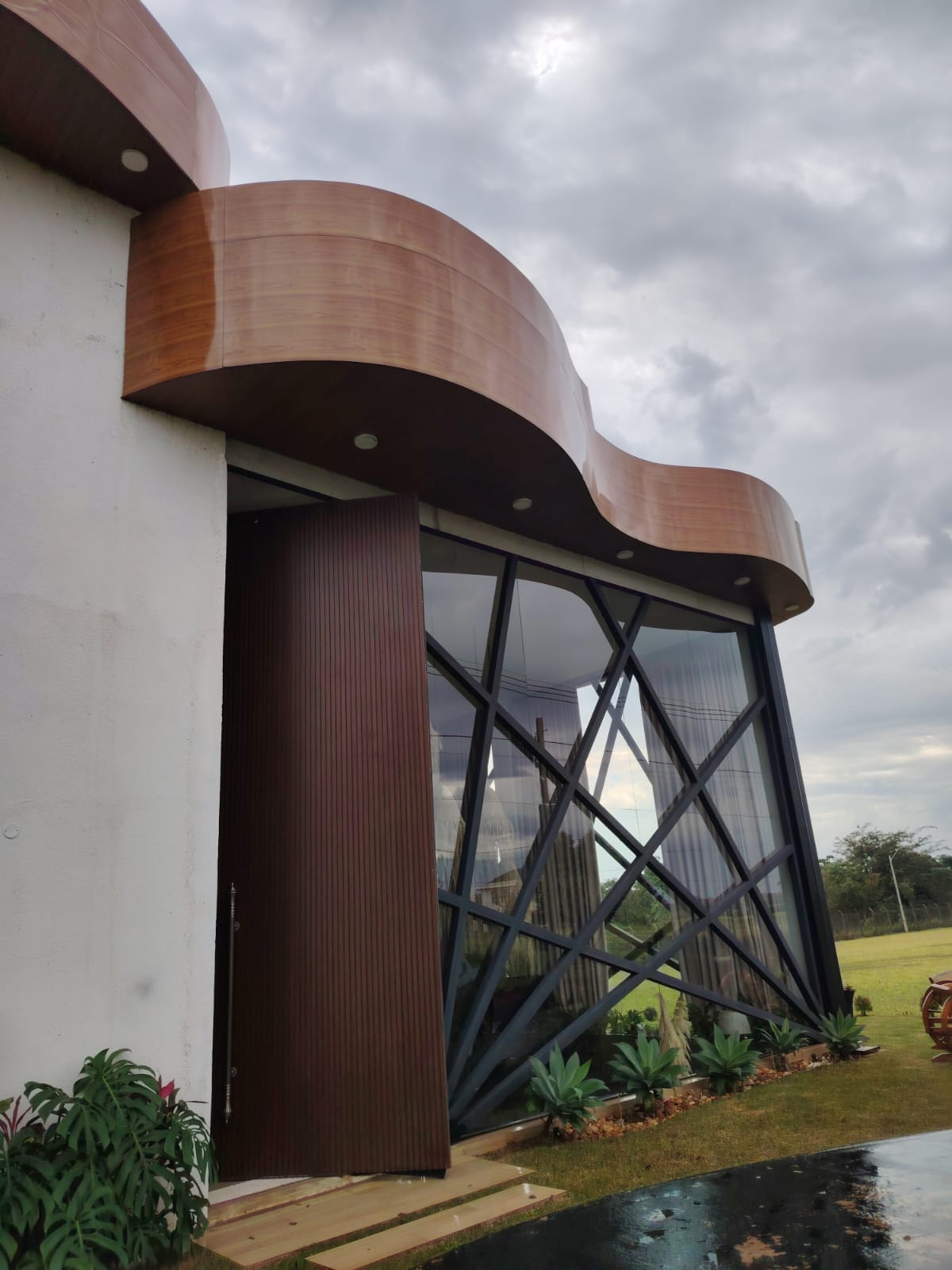 Casa alto padrão 4 quanrtos 3 banheiros condominio