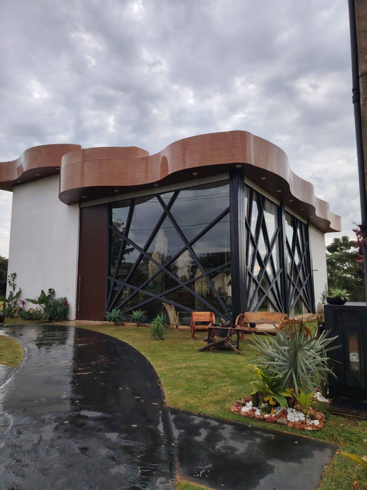 Casa alto padrão 4 quanrtos 3 banheiros condominio