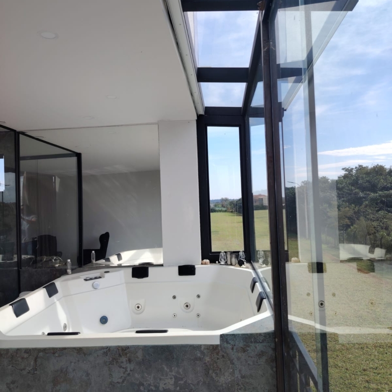 Casa alto padrão 4 quanrtos 3 banheiros condominio