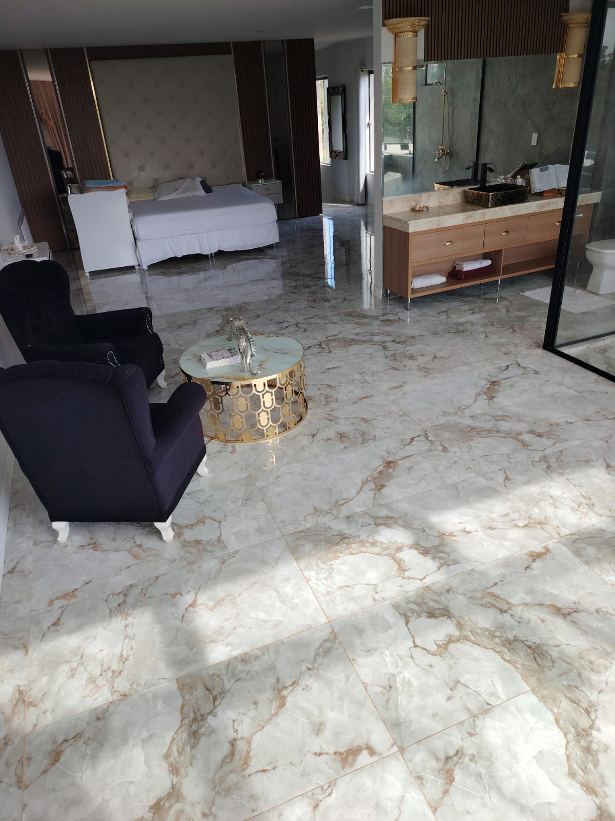 Casa alto padrão 4 quanrtos 3 banheiros condominio