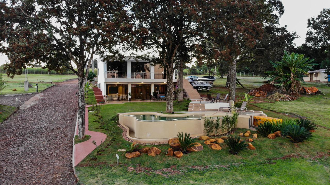 casa alto padrão com 4 suites em hernandarias