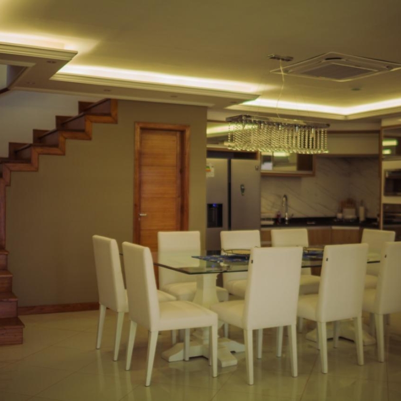 casa alto padrão com 4 suites em hernandarias