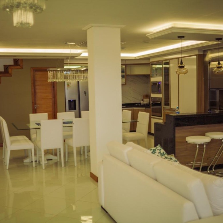 casa alto padrão com 4 suites em hernandarias