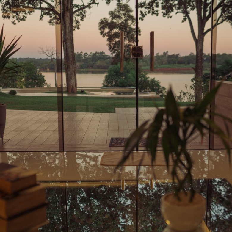casa alto padrão com 4 suites em hernandarias