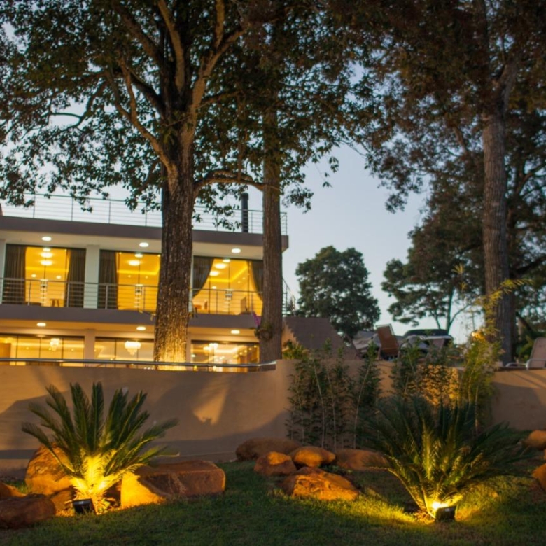 casa alto padrão com 4 suites em hernandarias