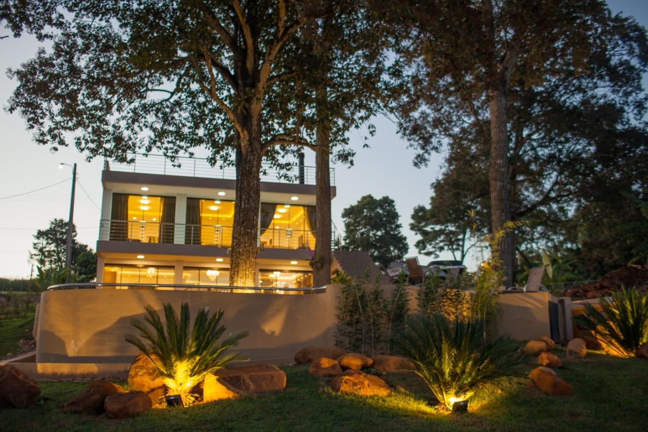 casa alto padrão com 4 suites em hernandarias
