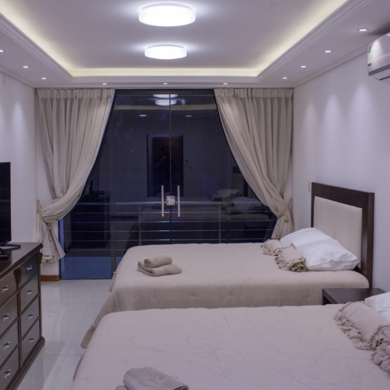 casa alto padrão com 4 suites em hernandarias