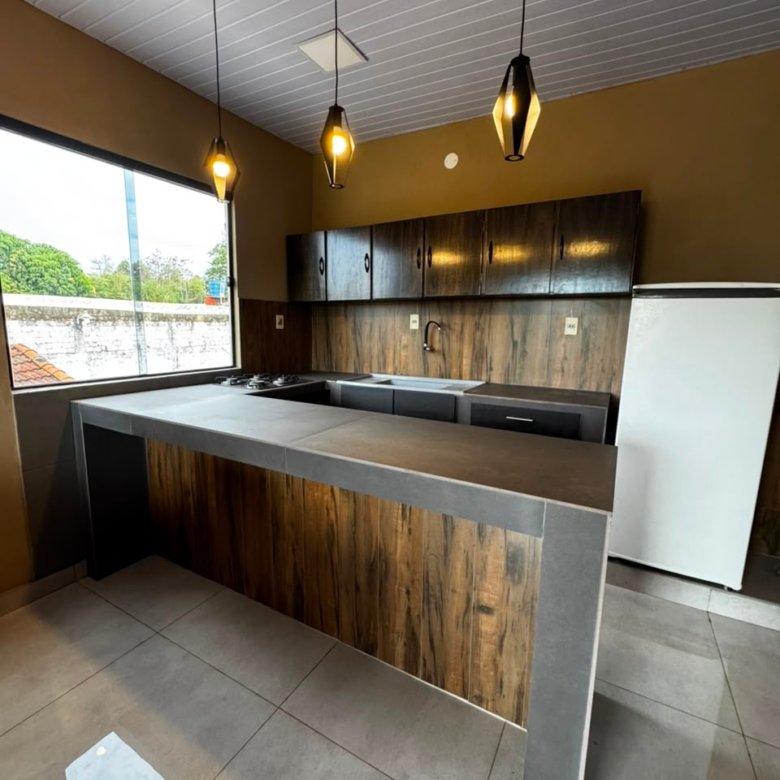 Apartamento semimobiliado em Pdte. Franco a 1.3 km da UPE
