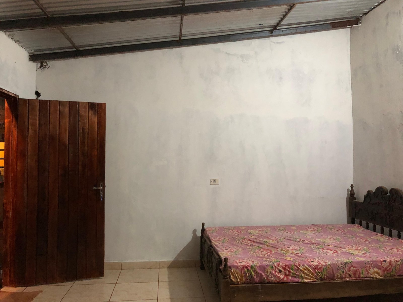 WhatsApp Image 2026-08-17 at 10.47.09 (2) kitnet economica semimobiliada no km8 cde