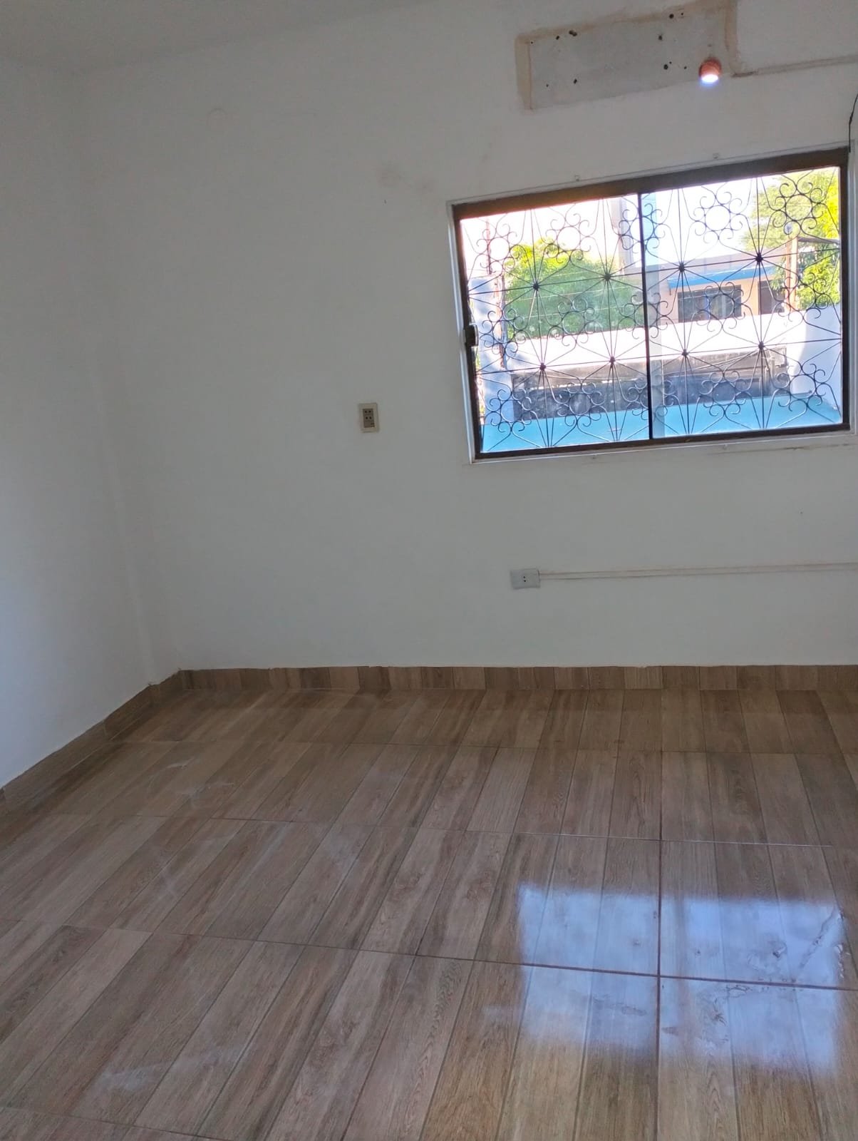 Casa disponivel 2 quartos com patio