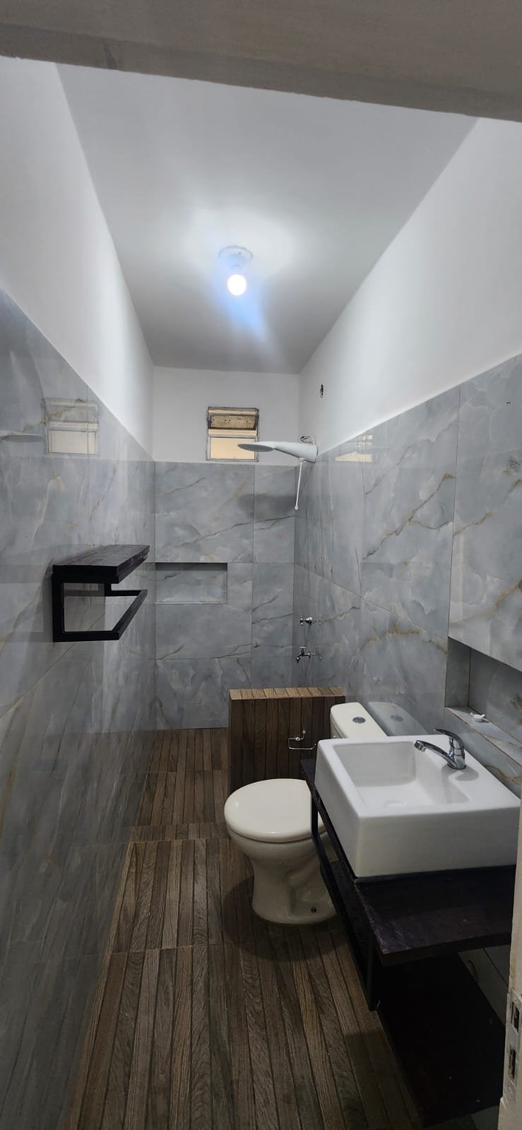 Casa disponivel 2 quartos com patio