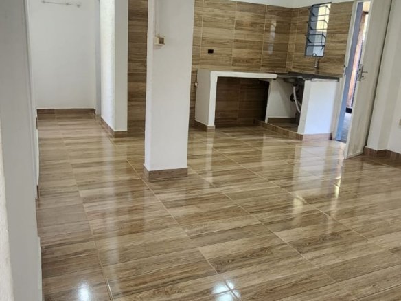 Casa disponivel 2 quartos com patio