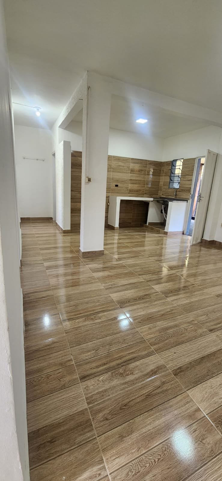 Casa disponivel 2 quartos com patio